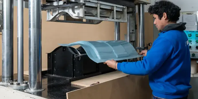 Piezas moldeadas con matrices especialmente desarrolladas para cada proyecto. Acrílicos Mesch